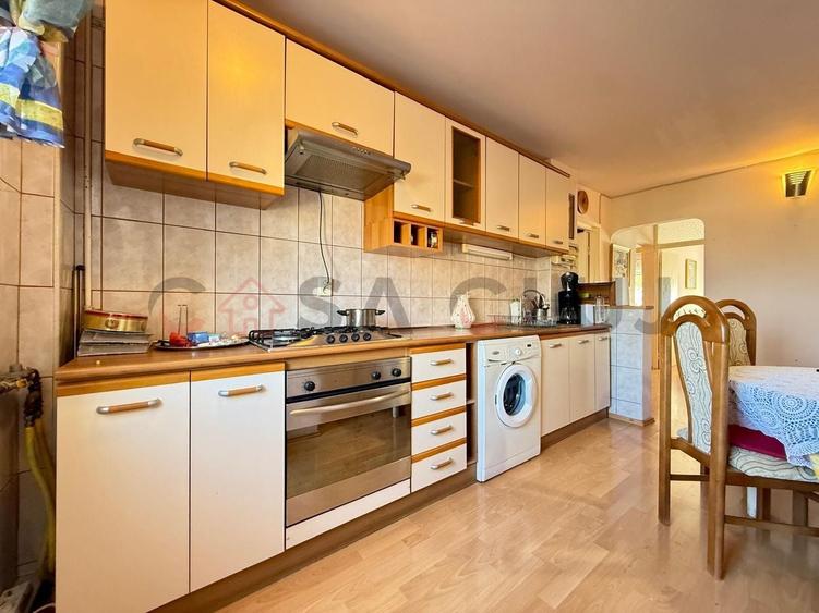 Apartament cu 4 camere decomandat, mobilat în Zorilor