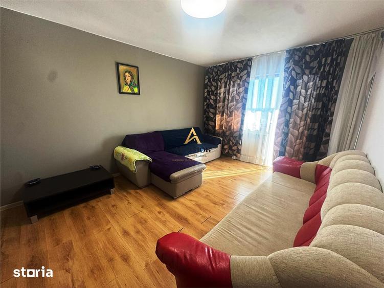 Apartament cu 3 camere, mobilat în Republicii