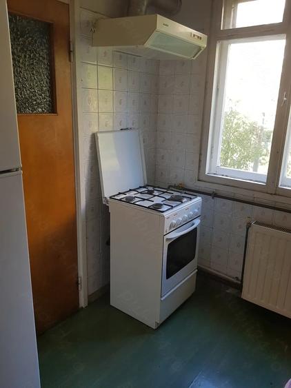 Apartament cu 3 camere semidecomandat în Drumul Taberei