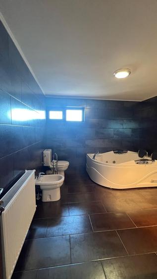 Casă individuală cu 5 camere cu Canalizare în Mihai Viteazu