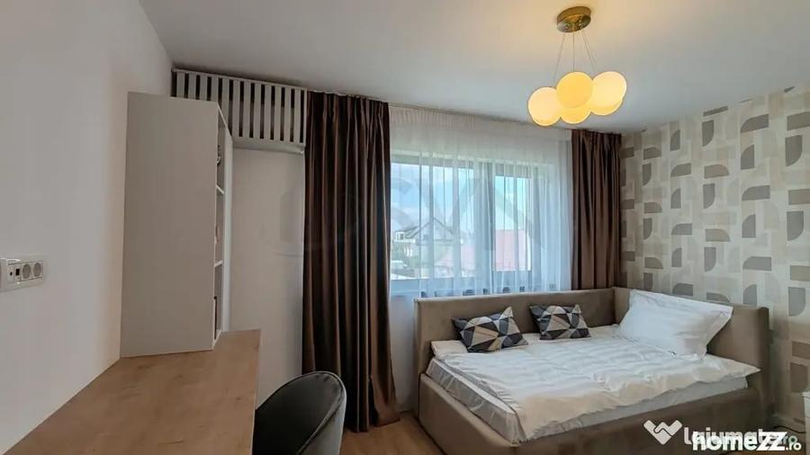 Casă cu 5 camere cu Teren 305 Mp în Domnești