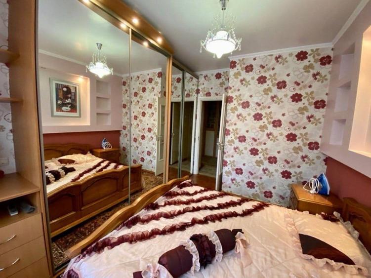 Apartament cu 3 camere decomandat în Plopilor