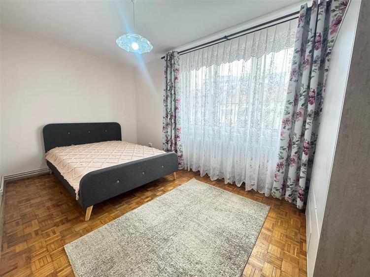 Apartament cu 4 camere decomandat, mobilat în Cedonia