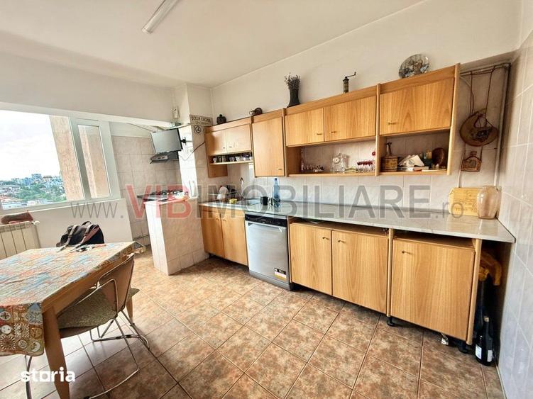 Apartament cu 4 camere decomandat în Ștefan cel Mare