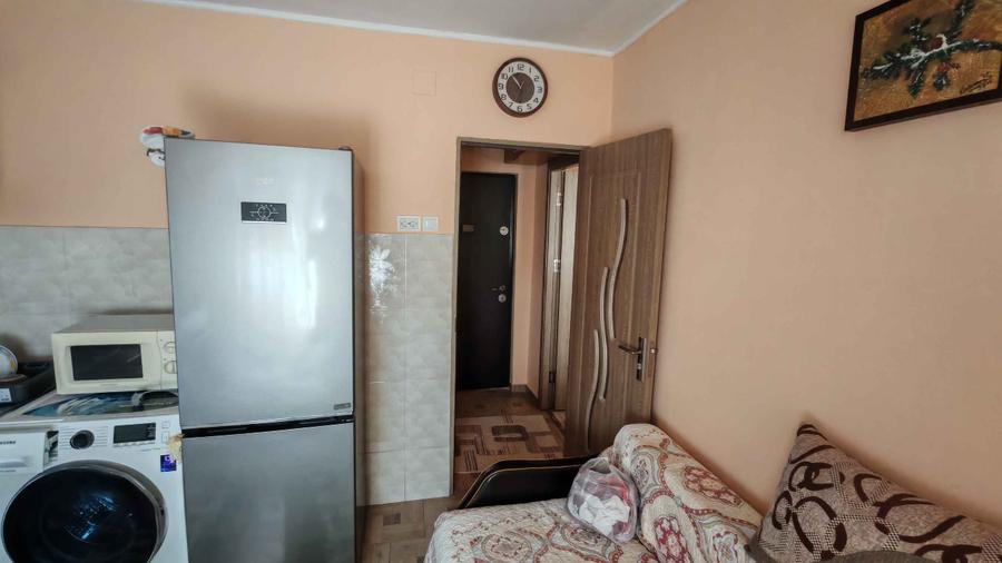 Garsonieră decomandată în Palas
