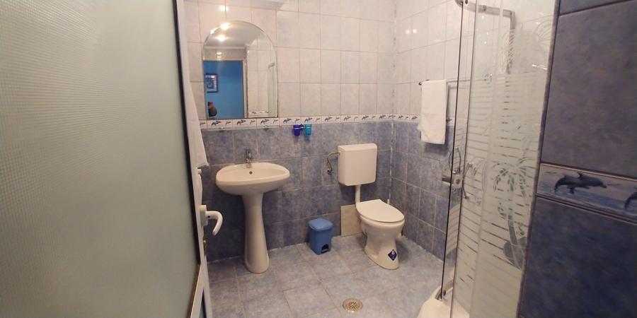 Casă individuală cu 8 camere cu Canalizare în Breaza