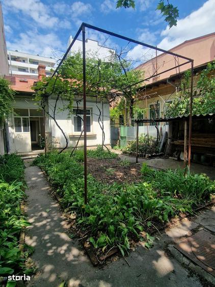 Casă cu 9 camere cu Teren 413 Mp în Parcul Carol