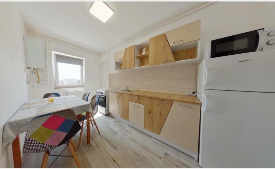 Apartament cu 3 camere decomandat, mobilat în Bartolomeu