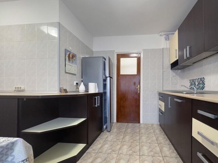 Apartament cu 3 camere decomandat, mobilat în Unirii