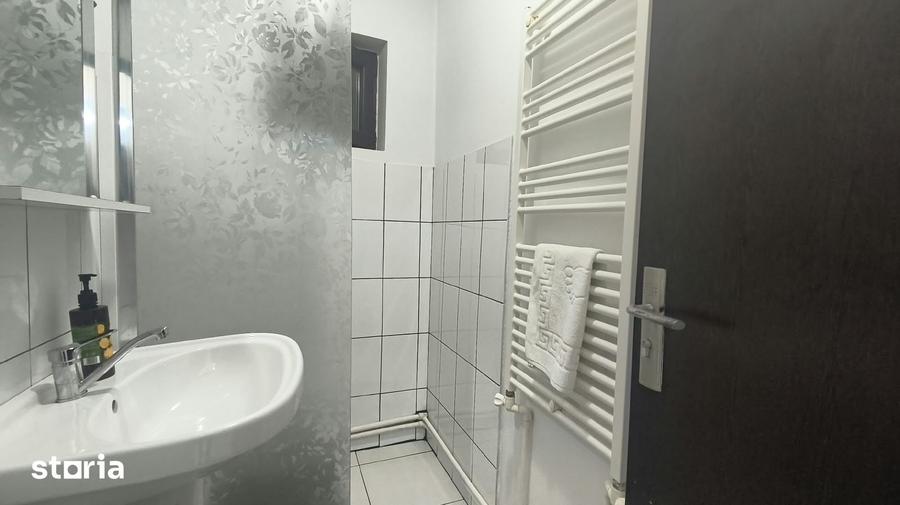 Apartament cu 4 camere decomandat în Piața Centrală