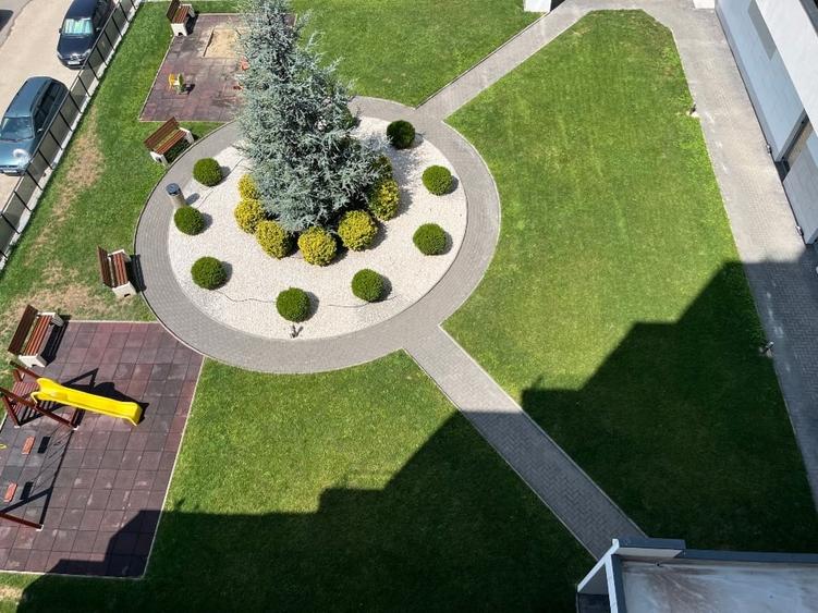 Apartament cu 3 camere decomandat, mobilat în Torontalului