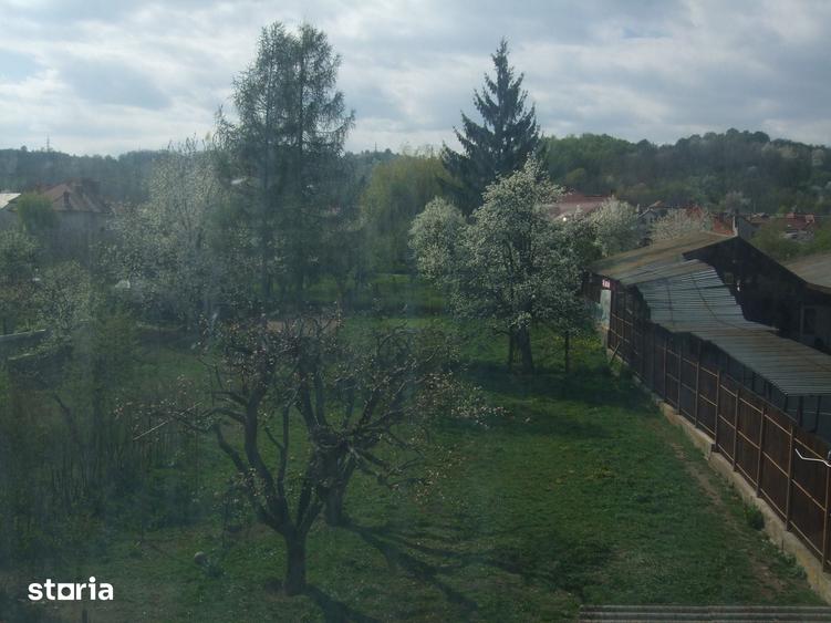 Casă cu 8 camere cu Teren 1000 Mp în Sud
