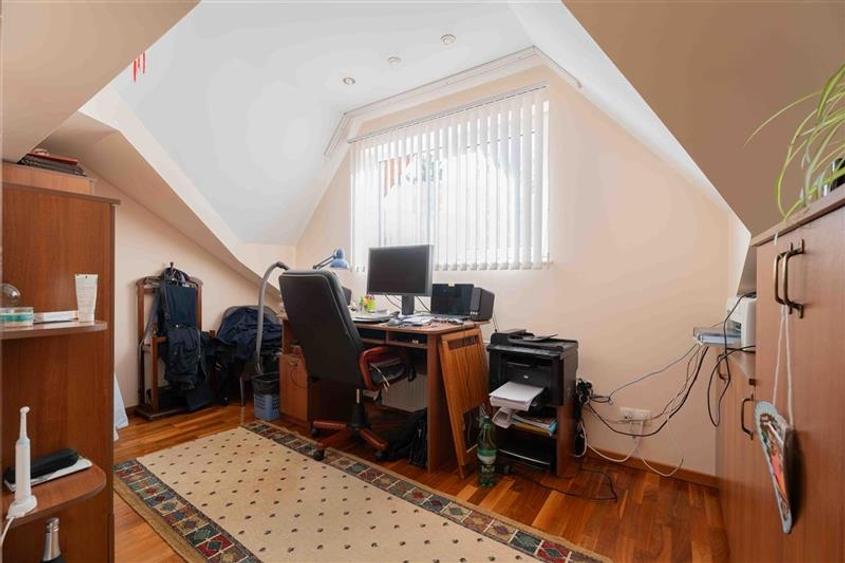 Casă individuală cu 7 camere cu Teren 1200 Mp în Tomești