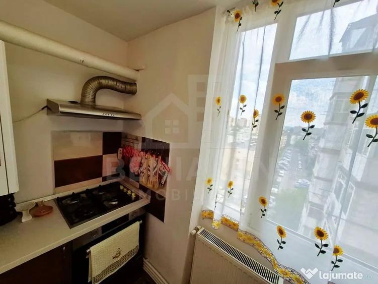 Apartament cu 2 camere semidecomandat în Craiovița Nouă