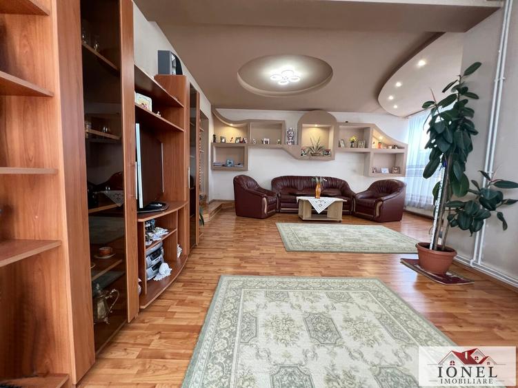 Casă individuală cu 5 camere cu Garaj în Aiud