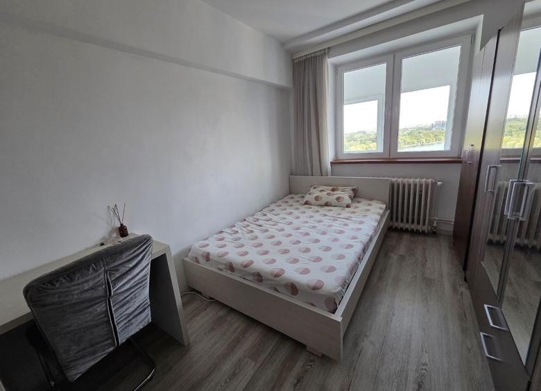 Apartament cu 3 camere semidecomandat, mobilat în Colentina