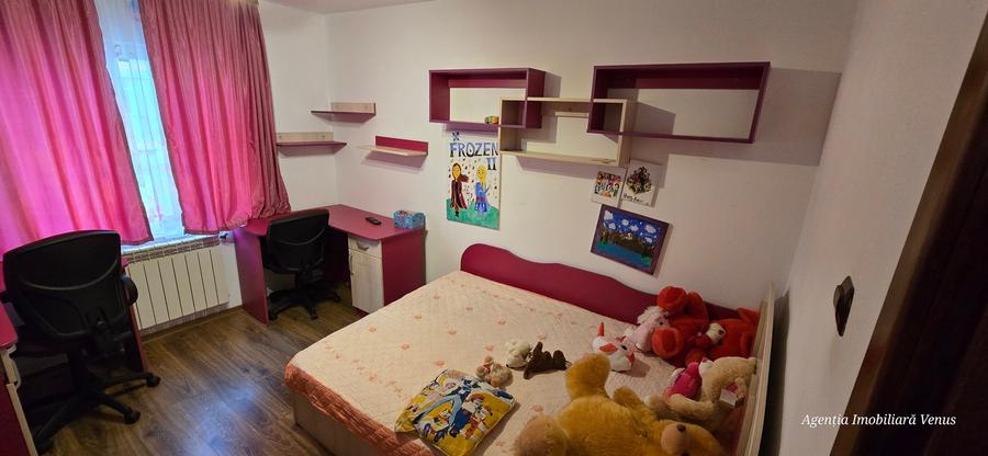 Apartament cu 4 camere decomandat în Central