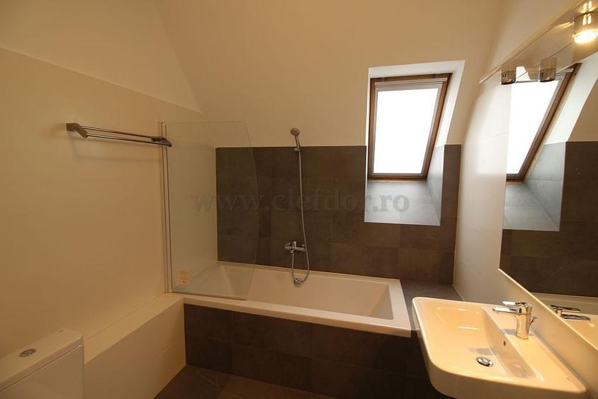 Casă individuală cu 7 camere cu Piscina în Iancu Nicolae