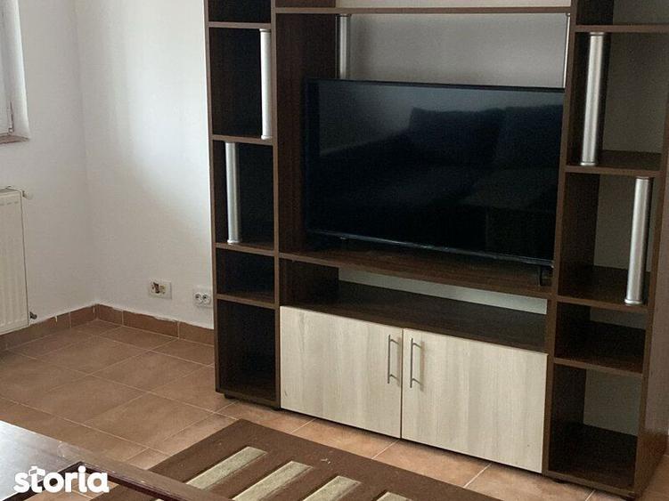 Apartament cu 2 camere, mobilat în Est