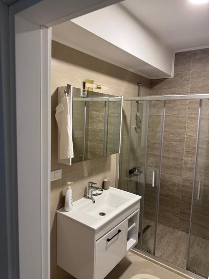 Apartament cu 2 camere decomandat, mobilat în Central