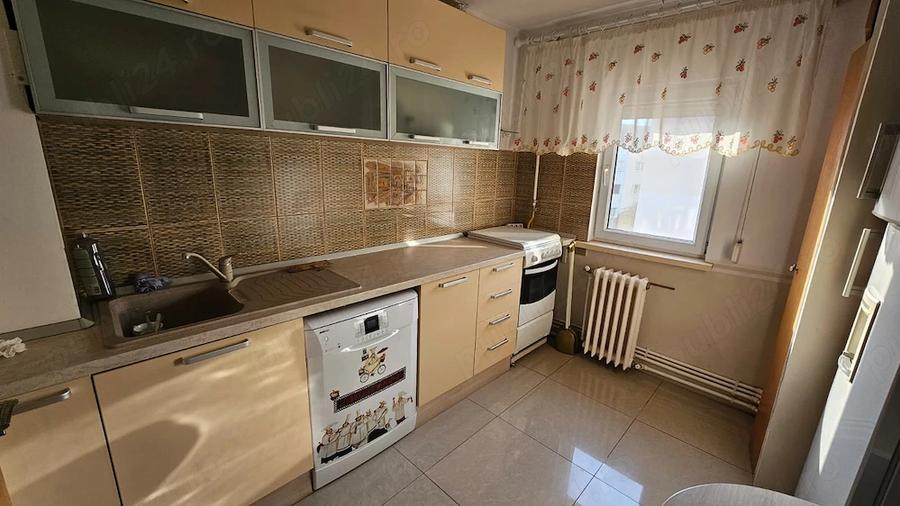 Apartament cu 4 camere decomandat în Inel II