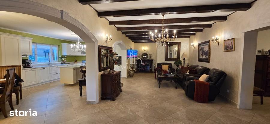 Casă cu 4 camere cu Teren 1734 Mp în Vânători