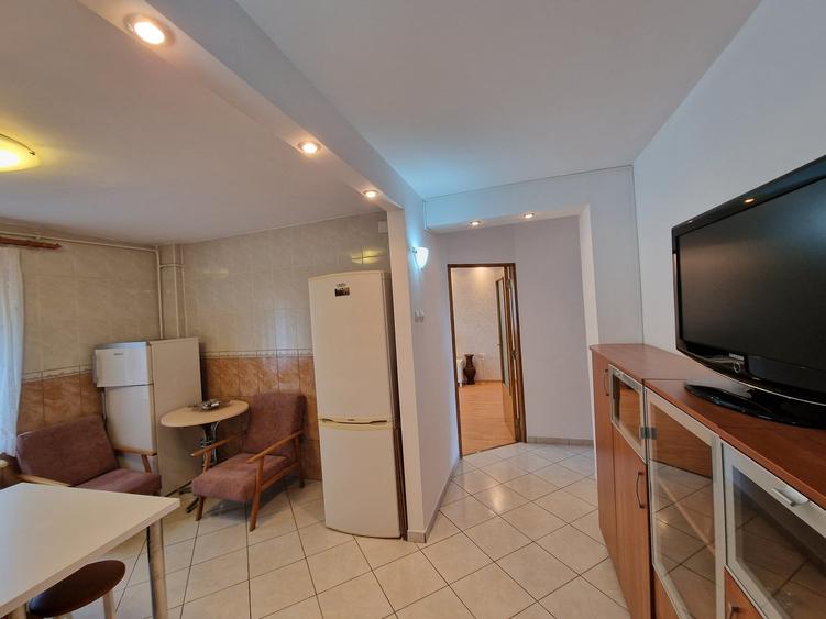 Apartament cu 2 camere decomandat, mobilat în P-ța Alba Iulia