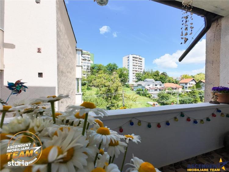 Apartament cu 3 camere decomandat, mobilat în Simeria