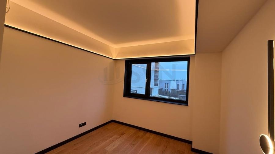 Apartament cu 4 camere semidecomandat în Pipera