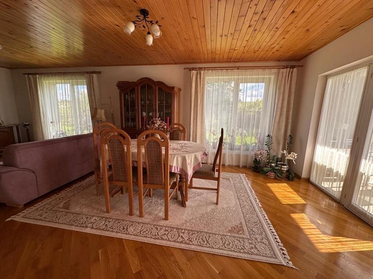 Casă cu 4 camere în Exterior Vest