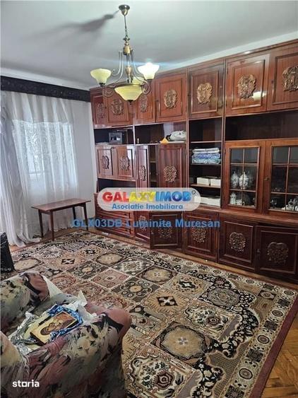 Apartament cu 3 camere decomandat în Central
