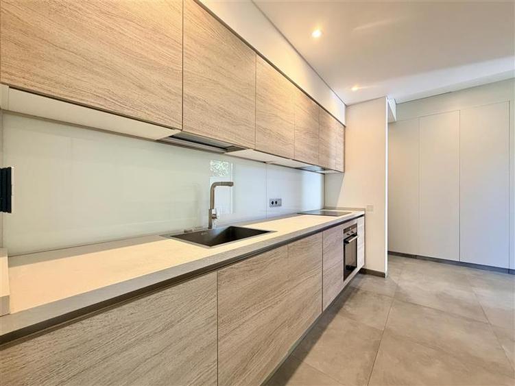 Apartament cu 4 camere decomandat, mobilat în Primăverii