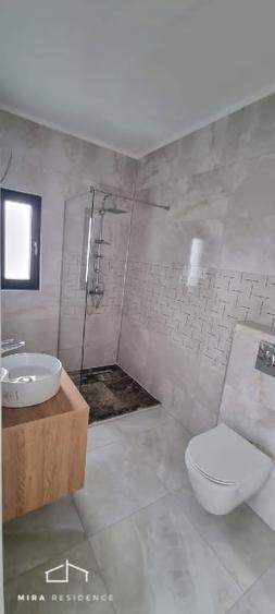 Casă individuală cu 4 camere cu Canalizare în Tunari