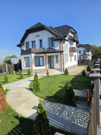 Casă cu 4 camere în Dobreni