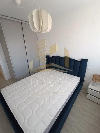 Apartament cu 3 camere semidecomandat, mobilat în Semicentral
