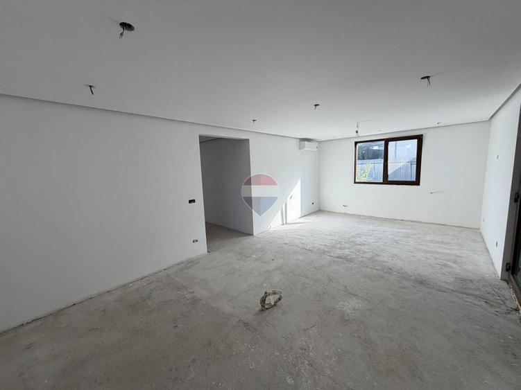 Casă individuală cu 5 camere cu Teren 433 Mp în Golești