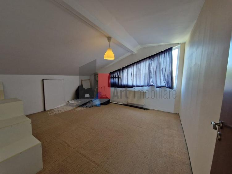 Casă individuală cu 5 camere cu Canalizare în Giulești