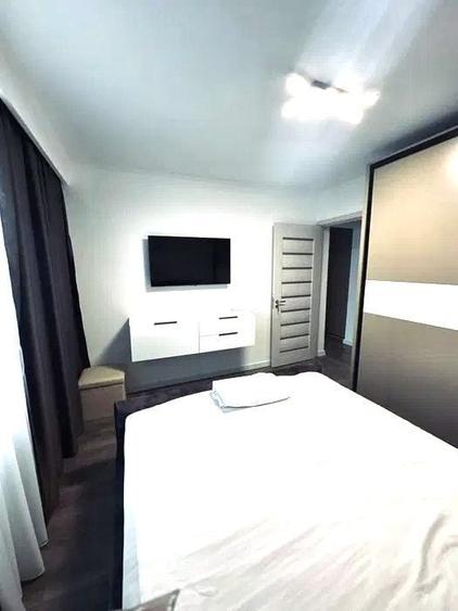 Apartament cu 3 camere decomandat, mobilat în Poarta 6