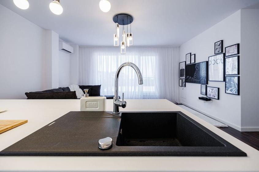 Penthouse cu 2 camere semidecomandat, mobilat în Aradului