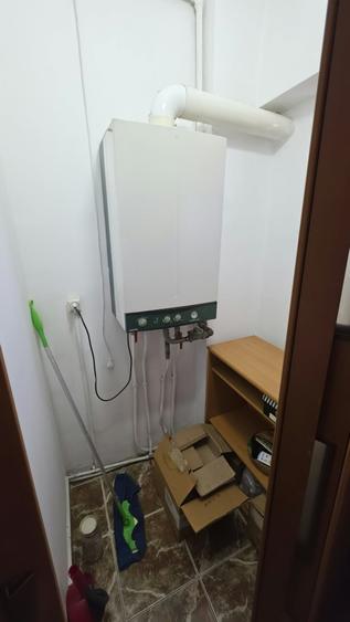 Apartament cu 4 camere decomandat în Cetate
