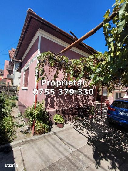 Vand Casa cu 2 construc?ii, garaj, beci, anexe, teren 655 mp Hunedoara