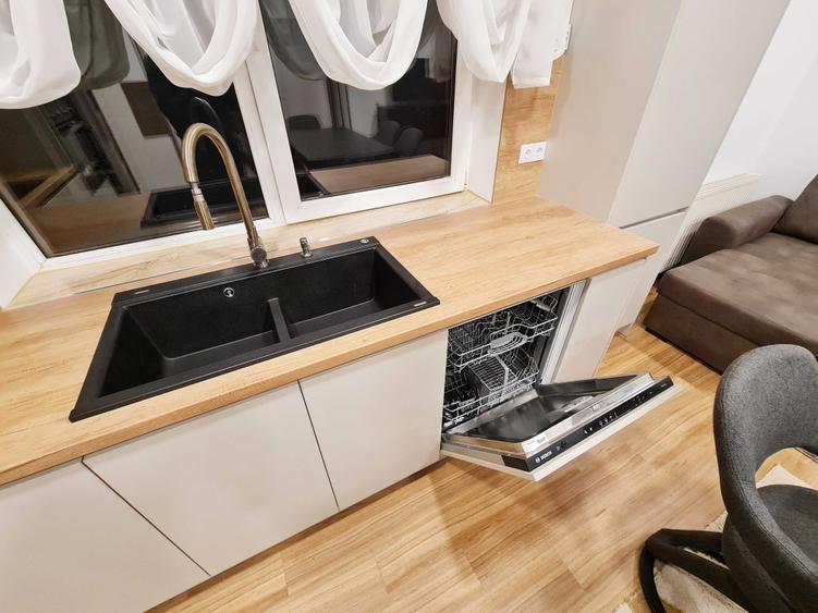 Apartament cu 3 camere decomandat în Zorilor