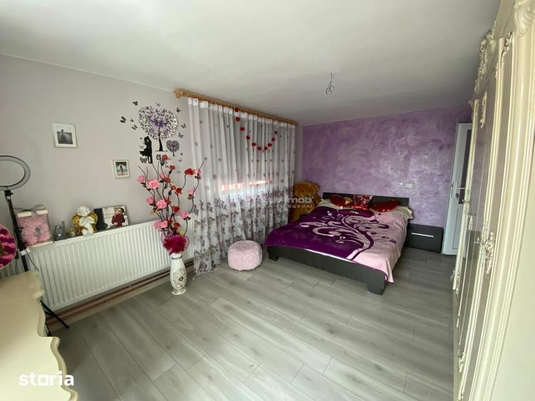Casă cu 9 camere cu Teren 2892 Mp în Obreja