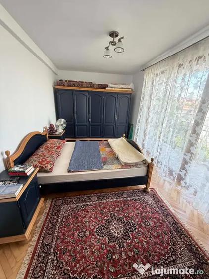 Apartament cu 3 camere semidecomandat în Andrei Mureșanu