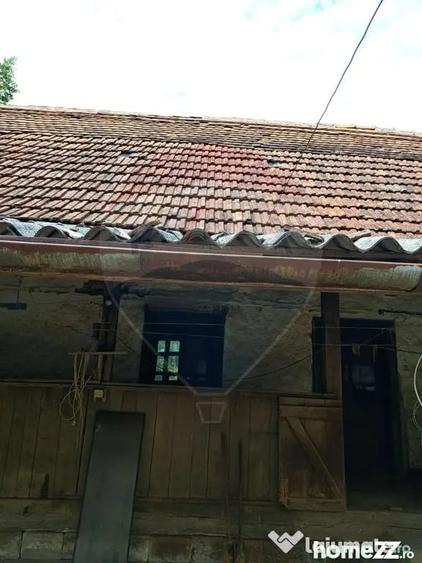 Casă cu 4 camere cu Teren 2800 Mp în Laz