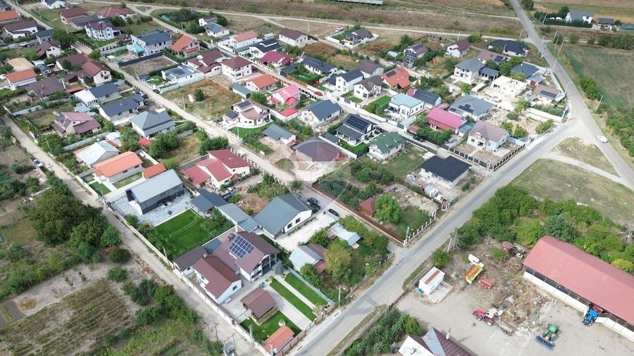 Casă individuală cu 4 camere cu Teren 492 Mp în Vânători