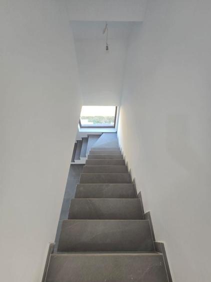 Duplex cu 4 camere cu Canalizare în Plopi