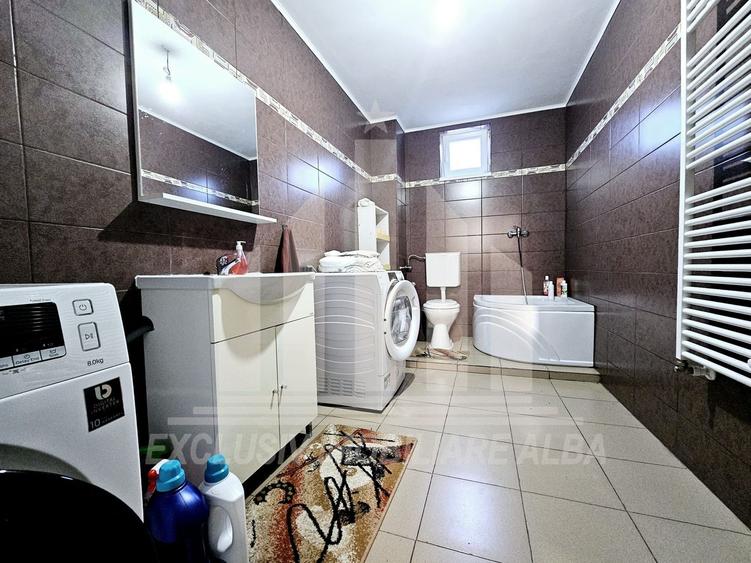 Casă individuală cu 6 camere cu Canalizare în Bărăbanț