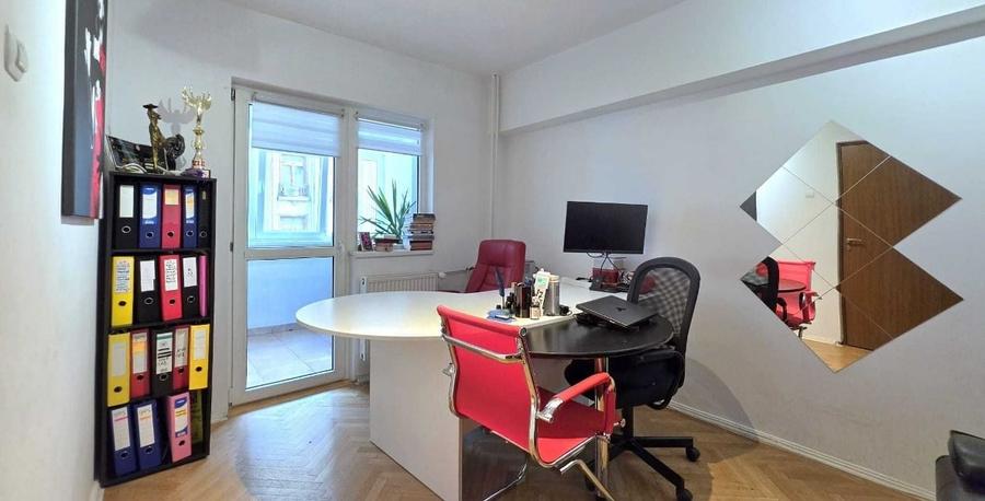 Apartament cu 4 camere decomandat, mobilat în Universitate