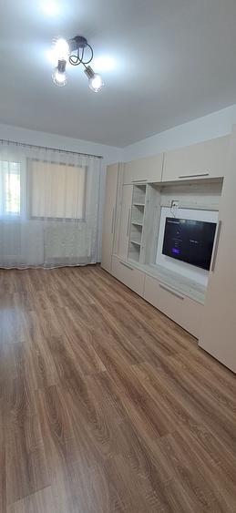 Casă cu 2 camere decomandat în Central